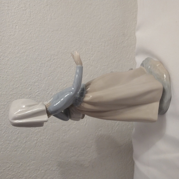 𝅺ZAPHIR Lladro peasant woman carrying basket with puppy handmade in Spain - Picture 6 of 11